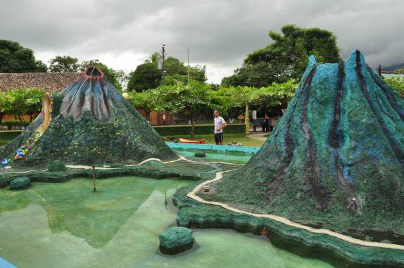 Maquete gigante da Isla Ometepe e seus vulcões, no lago Nicarágua, sul do país (foto em Altagracia, povoado da ilha)